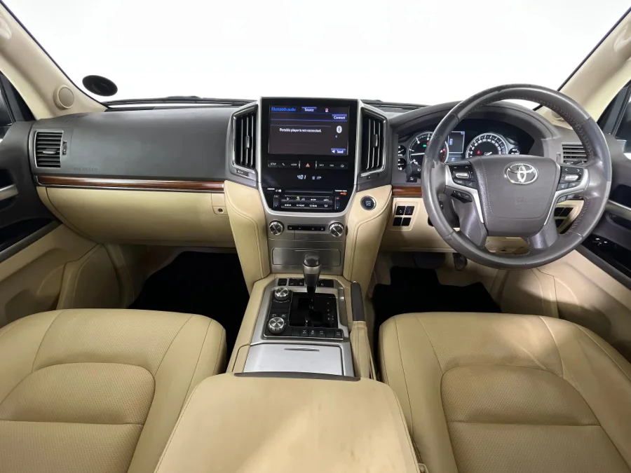 Used 2017 Toyota Land Cruiser 200 4.5D-4D V8 VX - WeBuyCars The Dome Used 2017 Toyota Land Cruiser 200 4.5D-4D V8 VX - WeBuyCars The Dome
