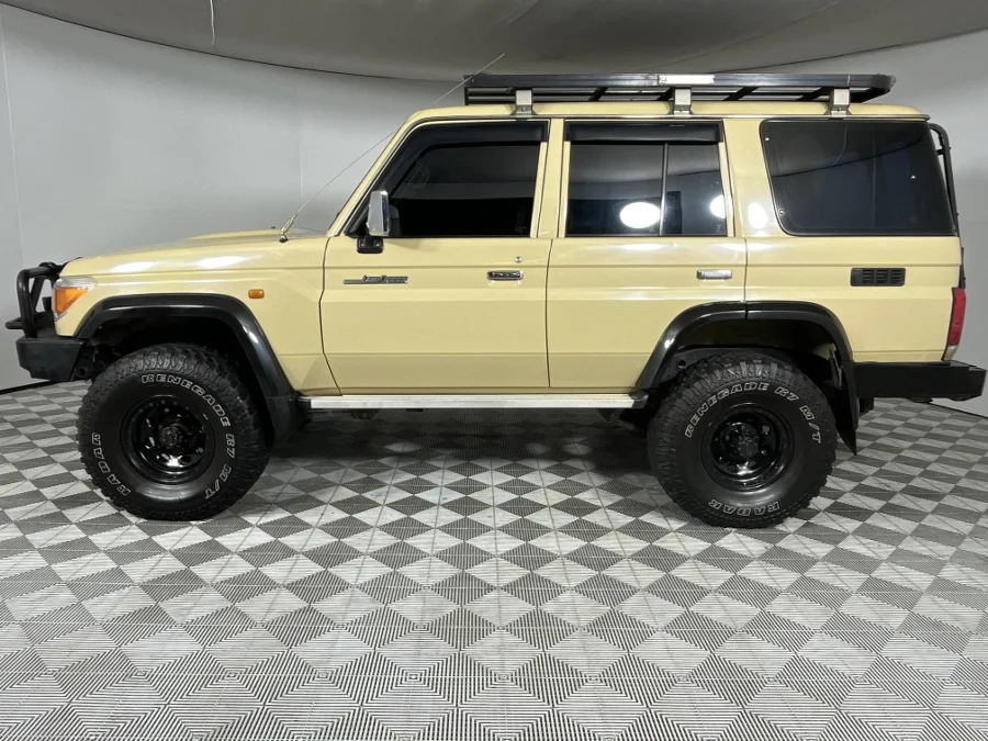 Used 2015 Toyota Land Cruiser 76 4.5D-4D V8 station wagon LX - WeBuyCars Richmond