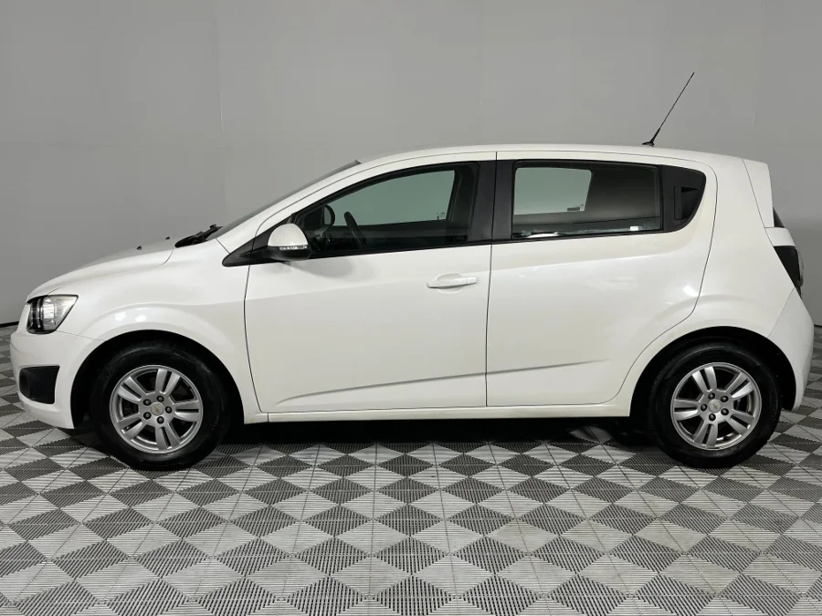 Used 2014 Chevrolet Sonic hatch 1.6 LS Black&White Edition - WeBuyCars Richmond Used 2014 Chevrolet Sonic hatch 1.6 LS Black&White Edition - WeBuyCars Richmond