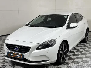 Used 2015 Volvo V40 T3 Momentum