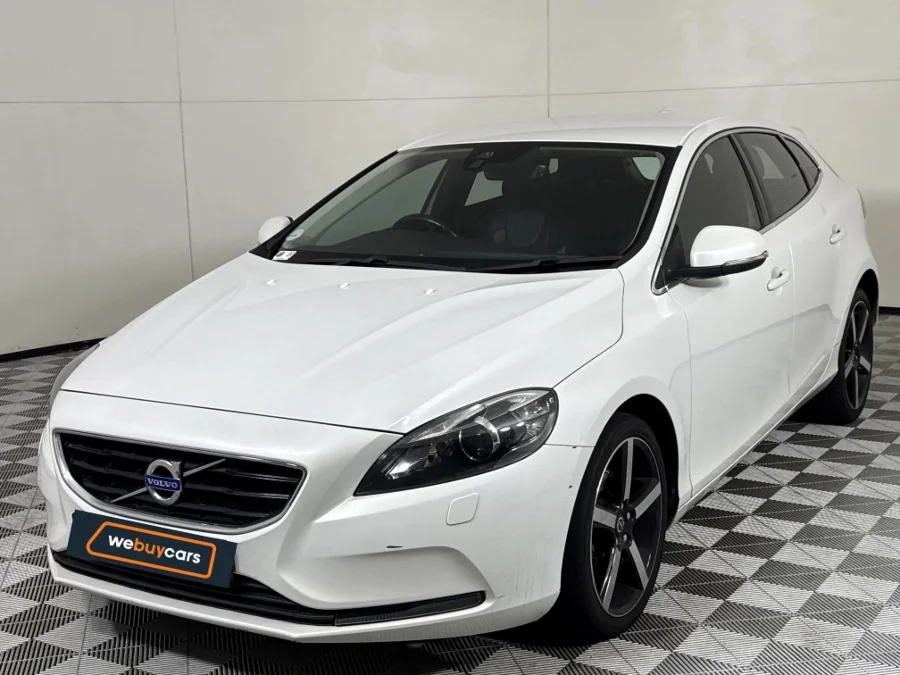 Used 2015 Volvo V40 T3 Momentum - WeBuyCars Midstream Used 2015 Volvo V40 T3 Momentum - WeBuyCars Midstream