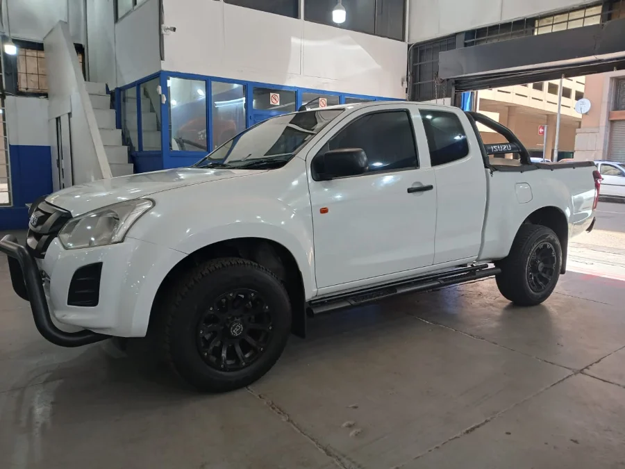 Used 2017 Isuzu KB 250D-Teq Extended cab LE - GAPP Motors Used 2017 Isuzu KB 250D-Teq Extended cab LE - GAPP Motors
