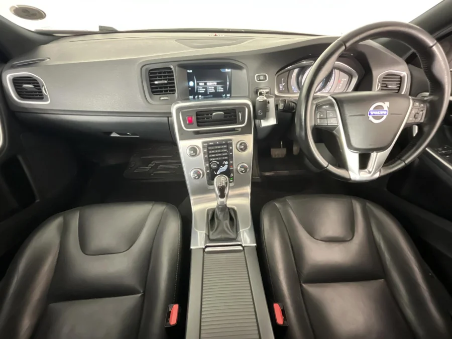 Used 2016 Volvo V60 Cross Country D4 AWD Momentum - WeBuyCars George Used 2016 Volvo V60 Cross Country D4 AWD Momentum - WeBuyCars George