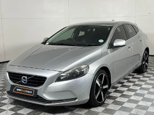 Used 2016 Volvo V40 T3 Momentum