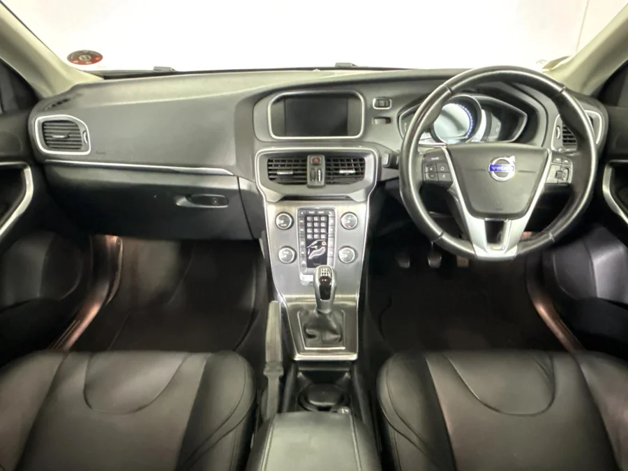 Used 2016 Volvo V40 T3 Momentum - WeBuyCars Midstream Used 2016 Volvo V40 T3 Momentum - WeBuyCars Midstream