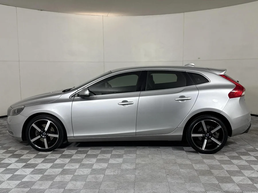 Used 2016 Volvo V40 T3 Momentum - WeBuyCars Midstream Used 2016 Volvo V40 T3 Momentum - WeBuyCars Midstream