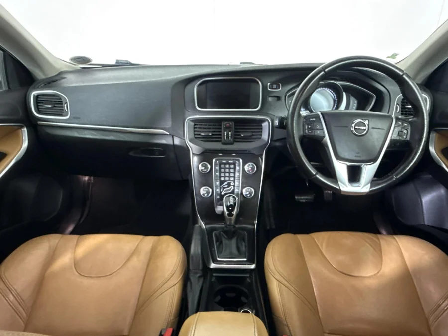 Used 2017 Volvo V40 T3 Momentum auto - WeBuyCars Midstream