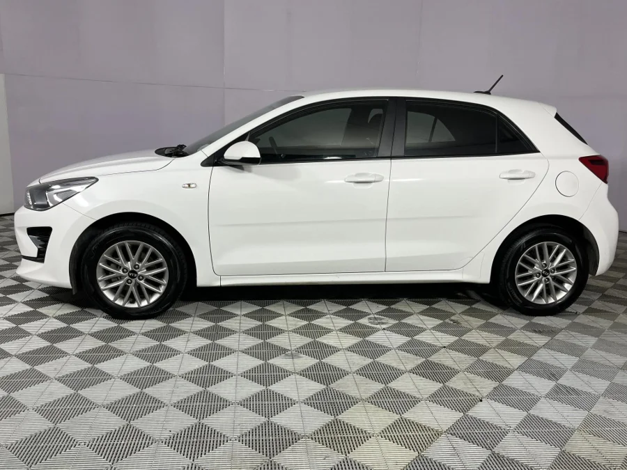 Used 2021 Kia Rio hatch 1.4 LS - WeBuyCars Epping Used 2021 Kia Rio hatch 1.4 LS - WeBuyCars Epping