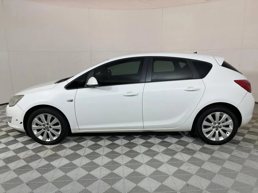 Used 2011 Opel Astra hatch 1.6 Essentia - WeBuyCars JHB South Used 2011 Opel Astra hatch 1.6 Essentia - WeBuyCars JHB South