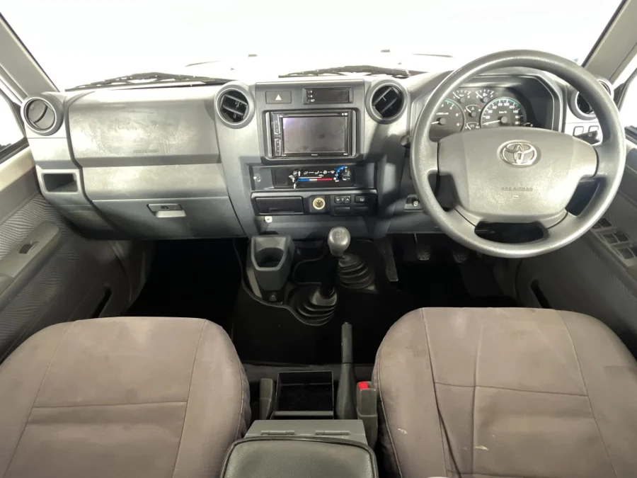 Used 2012 Toyota Land Cruiser 76 4.2D station wagon - WeBuyCars Richmond