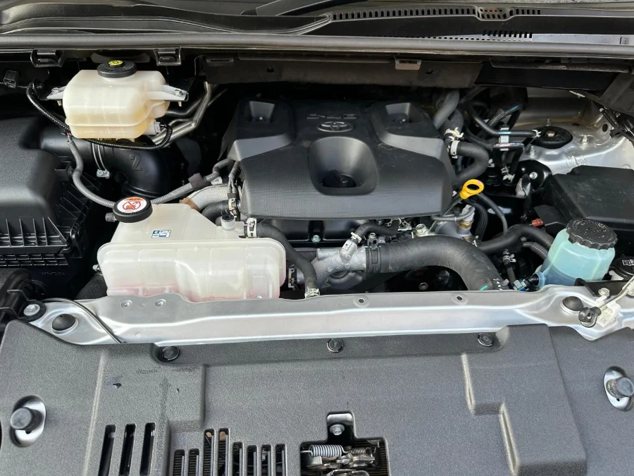 Used 2023 Toyota Quantum 2.8 LWB bus 6-seater VX Premium - Kondakov Cars