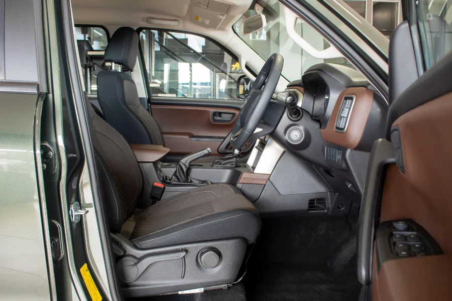 New 2025 Mahindra Scorpio-N 2.2D Z4 - Mahindra New Cars Centurion