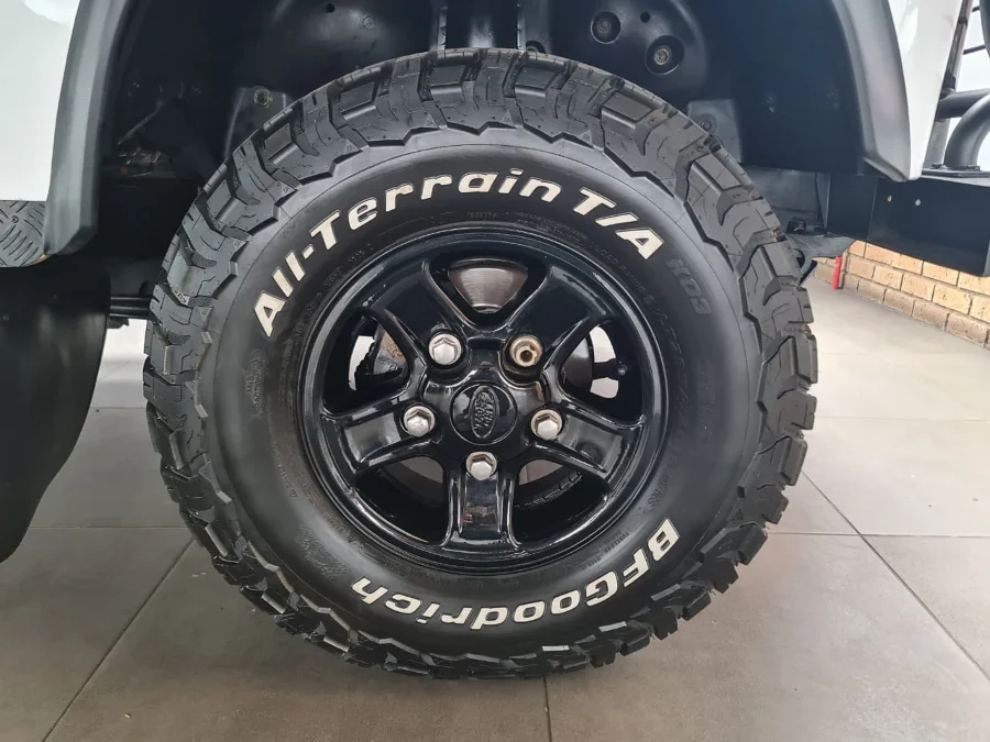 Used 2012 Land Rover Defender 110 TD double cab S - Qs Cars Used 2012 Land Rover Defender 110 TD double cab S - Qs Cars