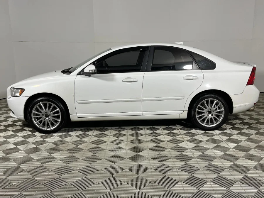 Used 2010 Volvo S40 T5 R-Design - WeBuyCars Germiston Used 2010 Volvo S40 T5 R-Design - WeBuyCars Germiston