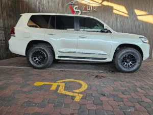 Used 2017 Toyota Land Cruiser 200 4.5D-4D V8 VX