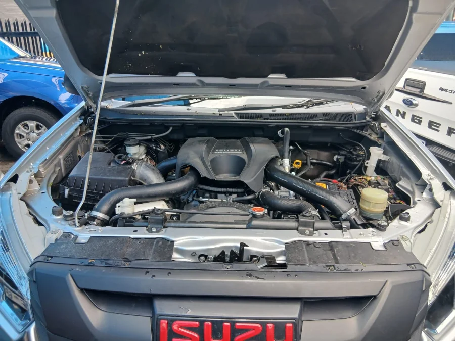 Used 2020 Isuzu D-Max 250 double cab X-Rider X Limited auto - Tafeek Cars