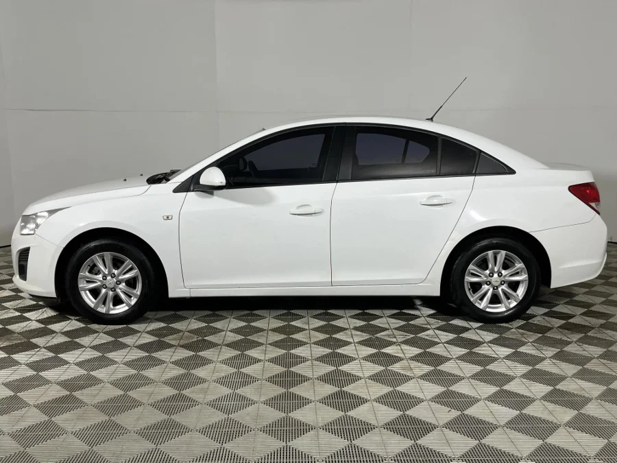 Used 2014 Chevrolet Cruze 1.6 L - WeBuyCars Germiston