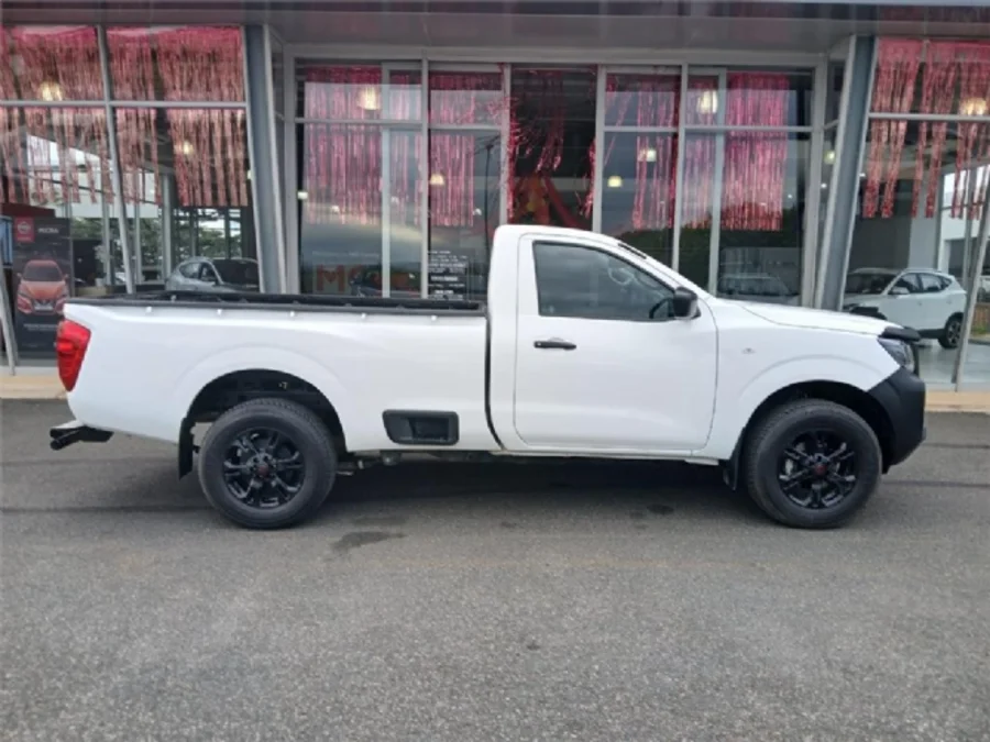 Demo 2025 Nissan Navara 2.5DDTi single cab XE - MG Amanzimtoti