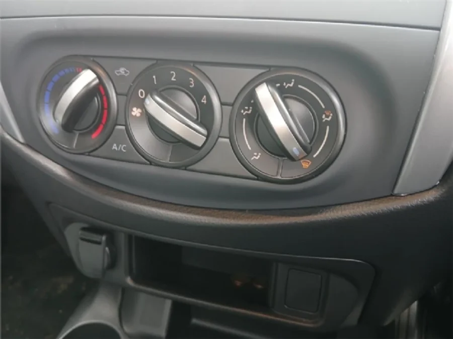 Demo 2025 Nissan Navara 2.5DDTi single cab XE - MG Amanzimtoti