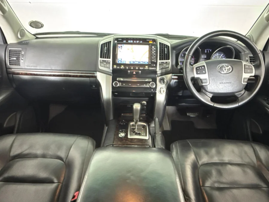 Used 2014 Toyota Land Cruiser 200 4.5D-4D V8 VX - WeBuyCars Midstream Used 2014 Toyota Land Cruiser 200 4.5D-4D V8 VX - WeBuyCars Midstream