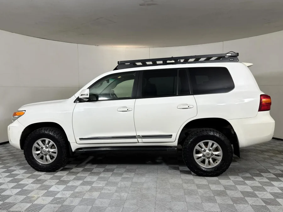 Used 2014 Toyota Land Cruiser 200 4.5D-4D V8 VX - WeBuyCars Midstream Used 2014 Toyota Land Cruiser 200 4.5D-4D V8 VX - WeBuyCars Midstream