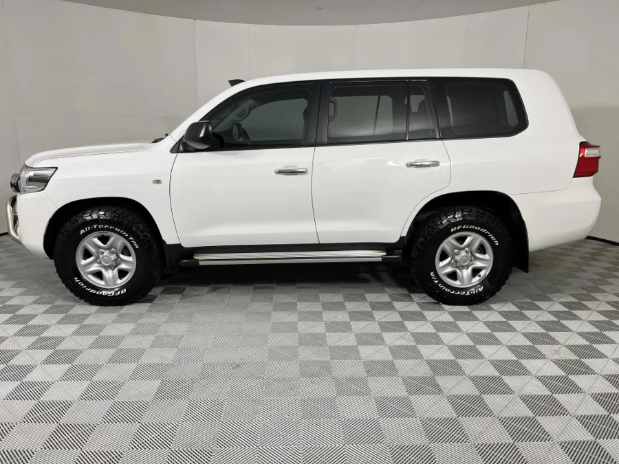 Used 2017 Toyota Land Cruiser 200 4.5D-4D V8 GX-R - WeBuyCars Gqeberha Used 2017 Toyota Land Cruiser 200 4.5D-4D V8 GX-R - WeBuyCars Gqeberha