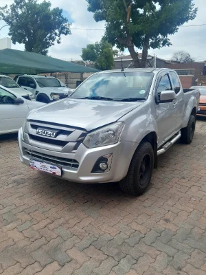Used 2016 Isuzu KB 250D-Teq Extended cab LE