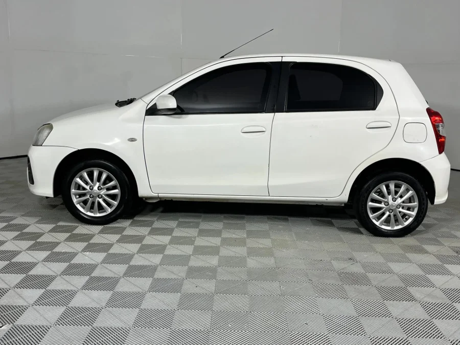 Used 2017 Toyota Etios hatch 1.5 Sprint - WeBuyCars Silverlakes