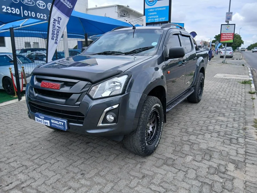 Used 2023 Isuzu D-Max 300 3.0TD double cab X-Rider - Carbase Auto Used 2023 Isuzu D-Max 300 3.0TD double cab X-Rider - Carbase Auto