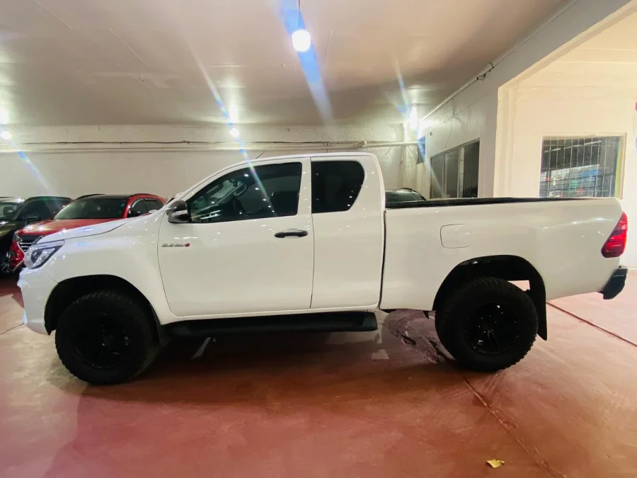 Used 2017 Toyota Hilux 2.4GD-6 4x4 SRX auto - Marshalltown Auto Ridez