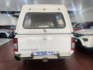 Used Nissan NP300 Hardbody 2.4 double cab Hi-rider Used Nissan NP300 Hardbody 2.4 double cab Hi-rider