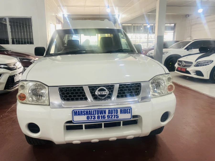 Used Nissan NP300 Hardbody 2.4 double cab Hi-rider - Marshalltown Auto Ridez
