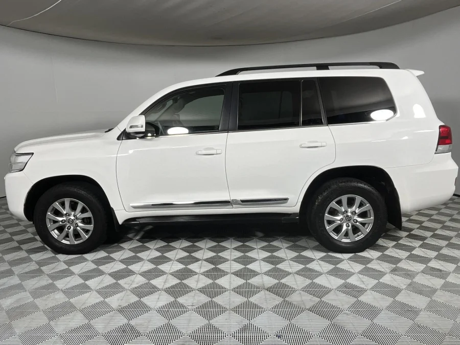 Used 2018 Toyota Land Cruiser 200 4.5D-4D V8 VX-R - WeBuyCars Richmond