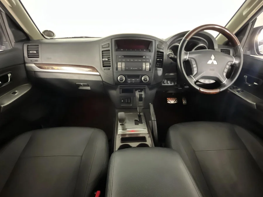 Used 2014 Mitsubishi Pajero 3-door 3.2DI-D GLS Pajero Legend Limited Edition 100 - WeBuyCars Silverlakes