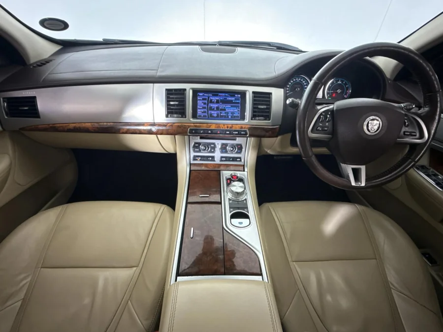 Used 2015 Jaguar XF 2.0 i4 Luxury - WeBuyCars Midstream Used 2015 Jaguar XF 2.0 i4 Luxury - WeBuyCars Midstream