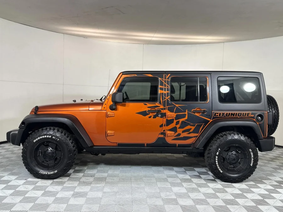 Used 2011 Jeep Wrangler Unlimited 3.8L Rubicon - WeBuyCars Midstream