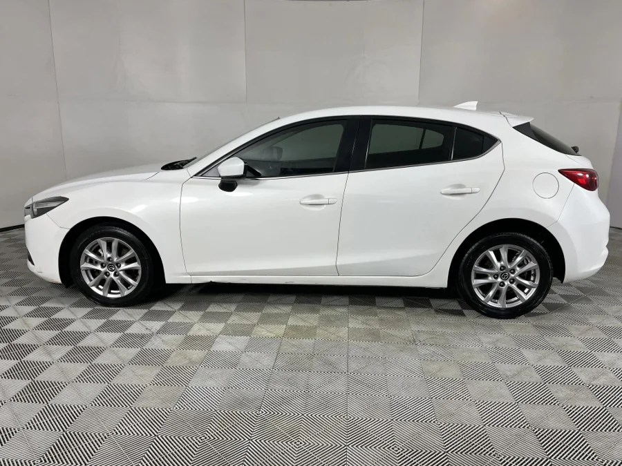 Used 2017 Mazda Mazda3 hatch 1.6 Dynamic - WeBuyCars The Dome
