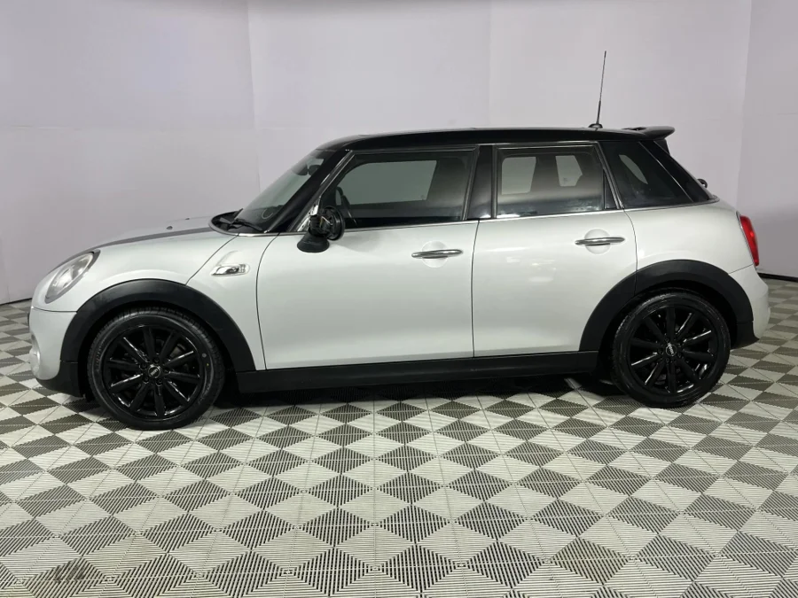 Used 2015 MINI Hatch Cooper S Hatch 5-door Seven 7 - WeBuyCars Durban