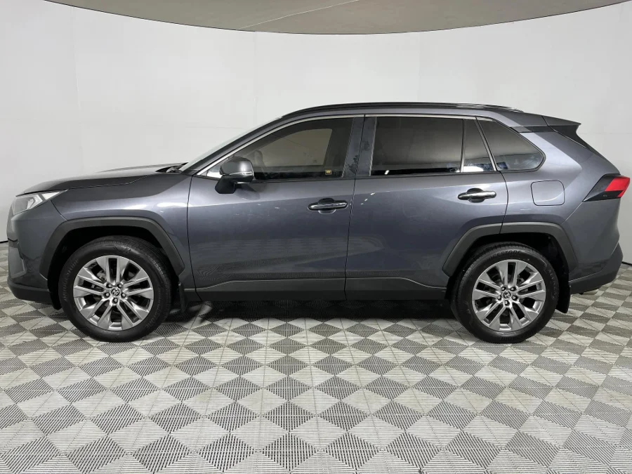 Used 2023 Toyota RAV4 2.0 VX - WeBuyCars Richmond