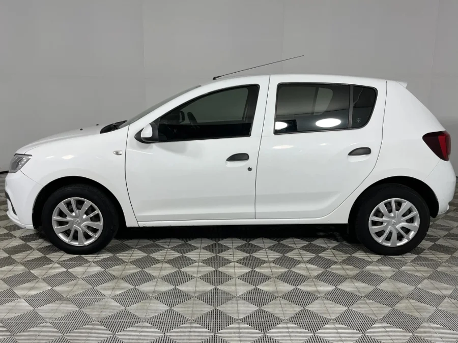 Used 2017 Renault Sandero 66kW turbo Expression - WeBuyCars Richmond Used 2017 Renault Sandero 66kW turbo Expression - WeBuyCars Richmond