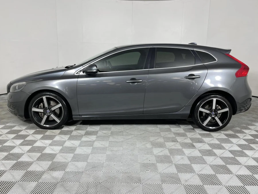 Used 2014 Volvo V40 Cross Country D3 Elite - WeBuyCars The Dome