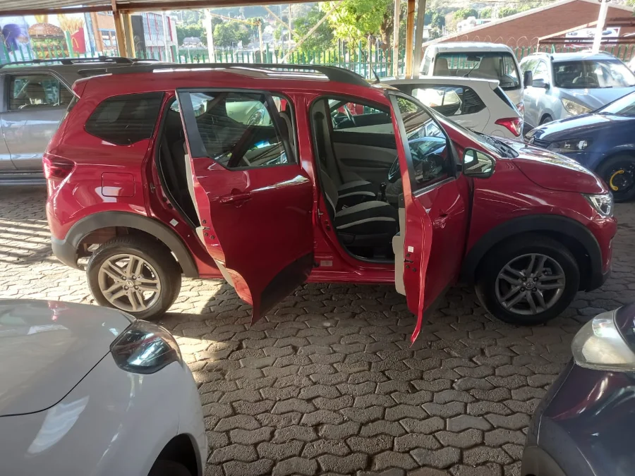 Used 2025 Renault Triber 1.0 Dynamique - Omega EL Auto