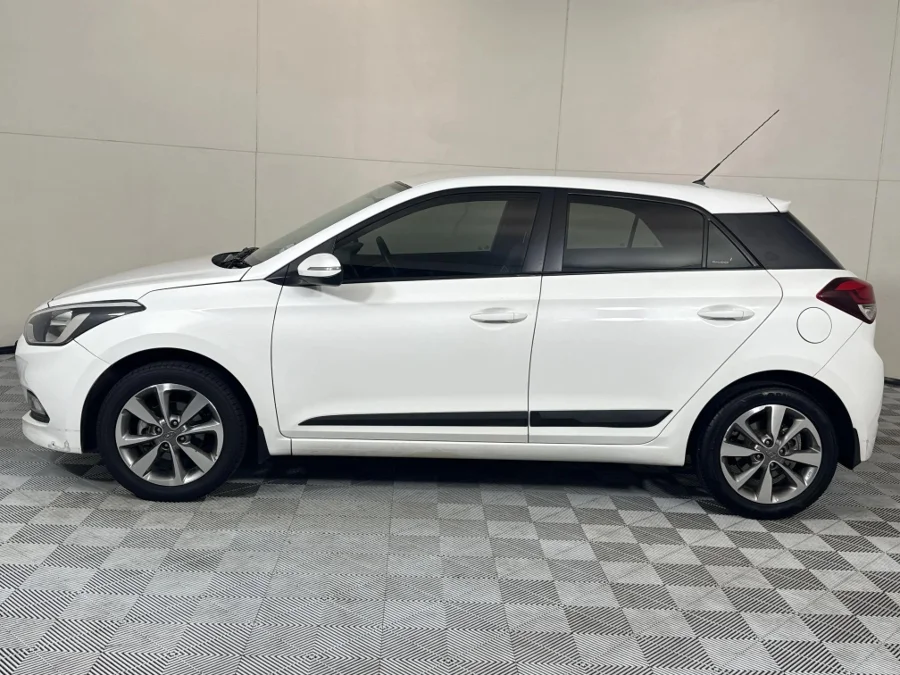 Used 2016 Hyundai i20 1.4 Fluid - WeBuyCars JHB South