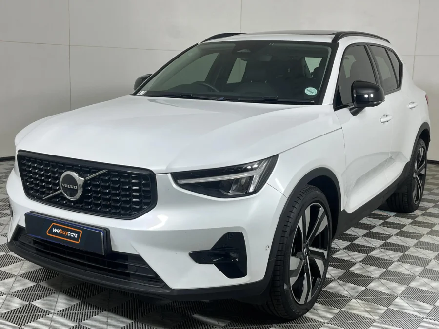 Used 2022 Volvo XC40 B5 AWD Plus Dark - WeBuyCars Midstream