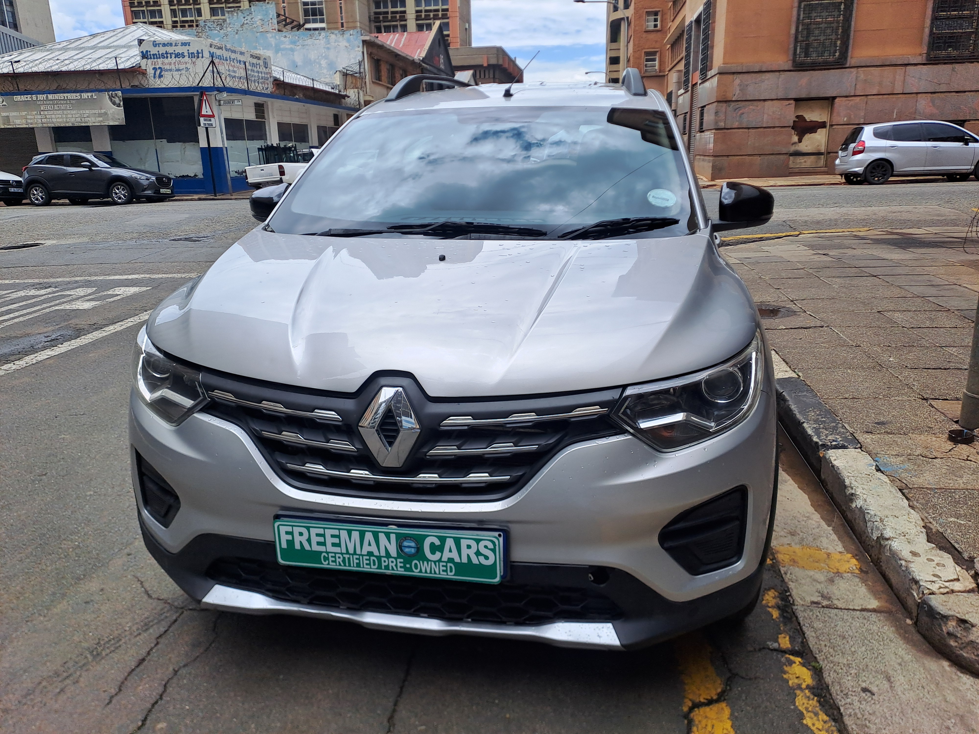 Used 2022 Renault Triber 1.0 Zen manual