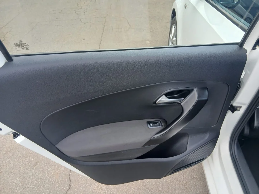 Used 2014 Volkswagen Polo sedan 1.6 Comfortline - Edu Auto Motors