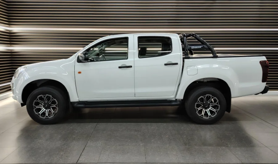 Used 2022 Isuzu D-Max Gen 6 250 double cab Hi-Ride auto - BOTHA AND DEYSEL EXECUTIVE MOTORS Used 2022 Isuzu D-Max Gen 6 250 double cab Hi-Ride auto - BOTHA AND DEYSEL EXECUTIVE MOTORS