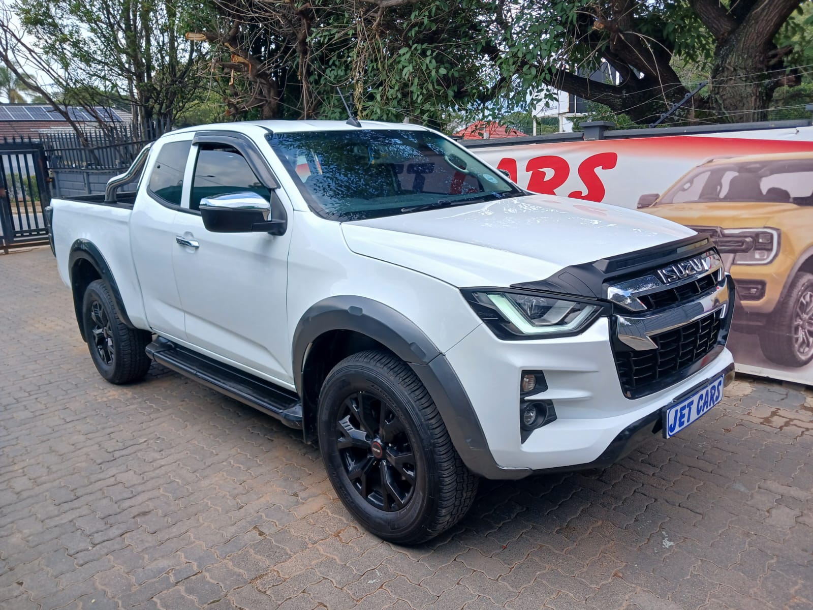 Used 2023 Isuzu D-Max 3.0TD Extended cab LSE