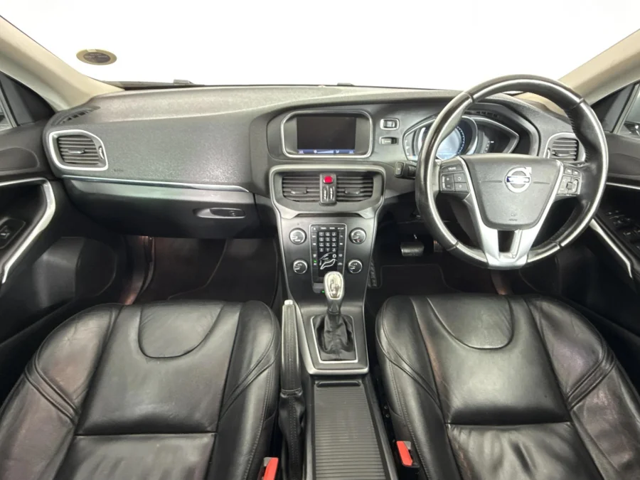 Used 2013 Volvo V40 T4 Elite auto - WeBuyCars Vereeniging