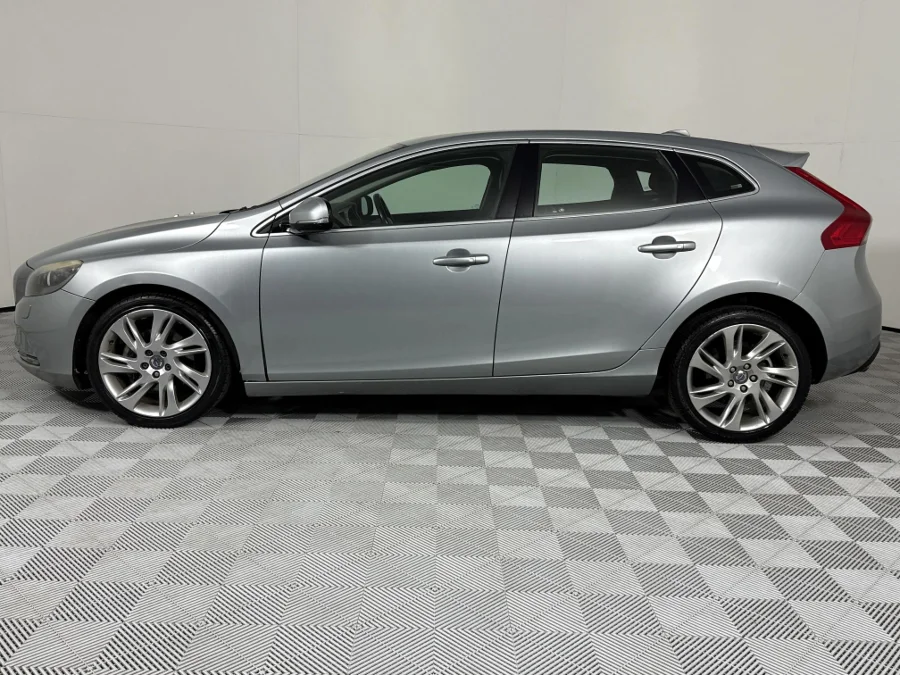 Used 2013 Volvo V40 T4 Elite auto - WeBuyCars Vereeniging